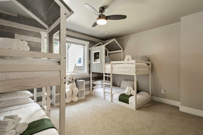 Building Photo - 37909 Theo Ln