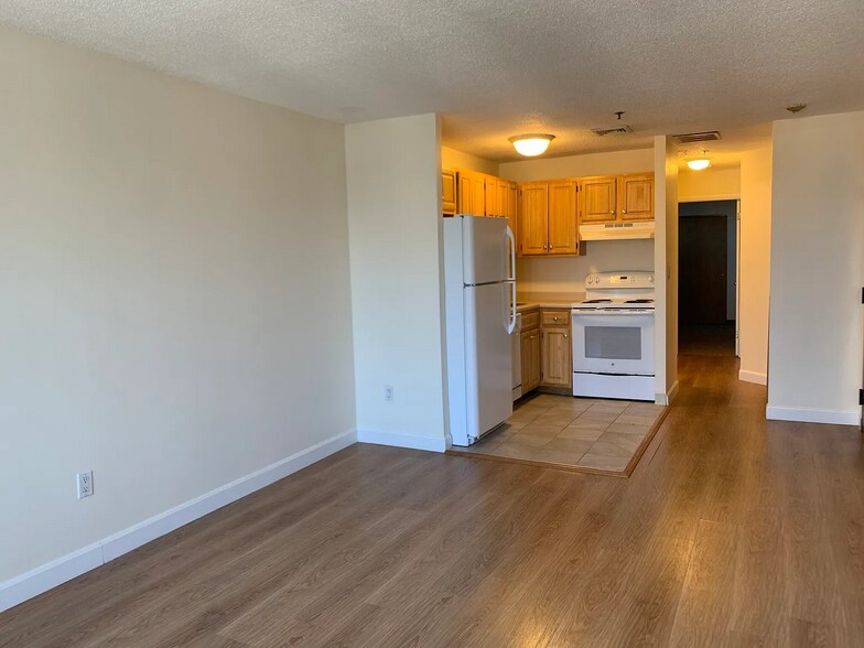 Building Photo - 1126 Boylston St