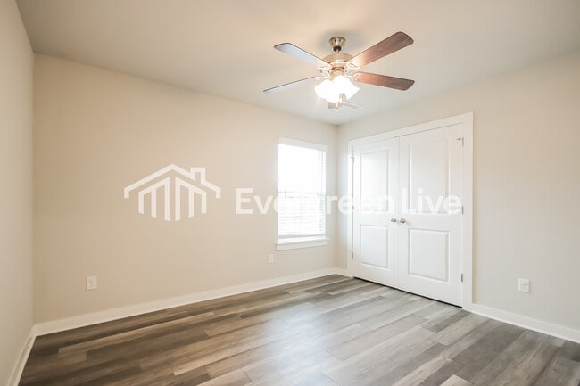 Building Photo - 341 N Mojave St