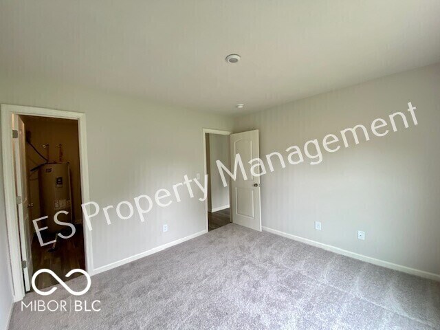 Building Photo - 2913 W Kings Cyn Dr