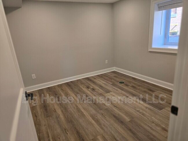 Building Photo - 707 Druid Park Lake Dr