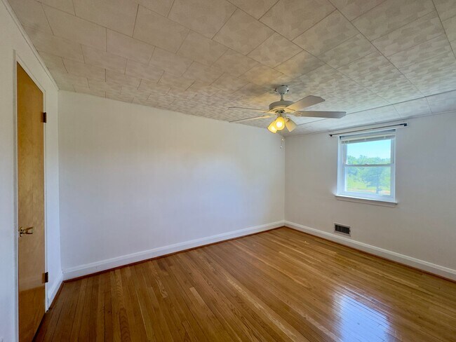 Building Photo - 5781 Edgepark Rd