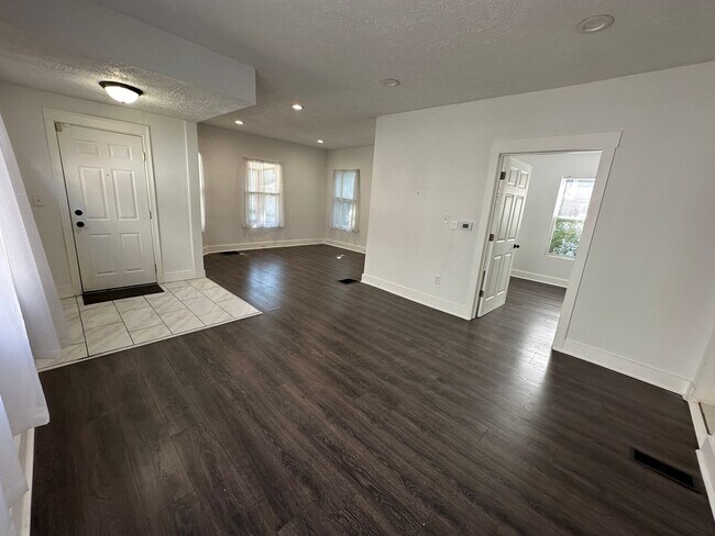 Building Photo - 443 Barth Ave SE