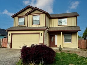 Building Photo - Spacious 3-4 Bedroom Home with Low Mainten...