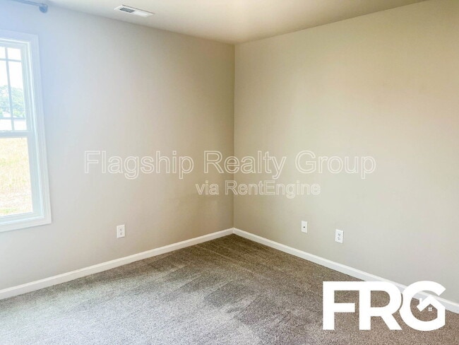 Building Photo - 102 Michael Thomas Pl