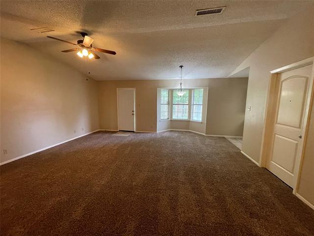 Building Photo - 821 Loganwood Dr