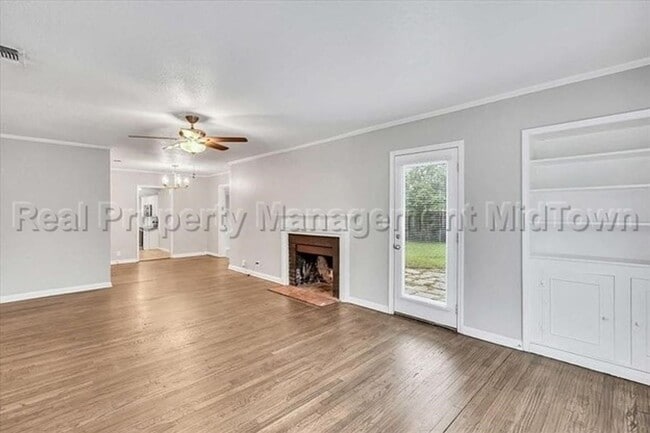 Building Photo - 6400 Greenway Rd