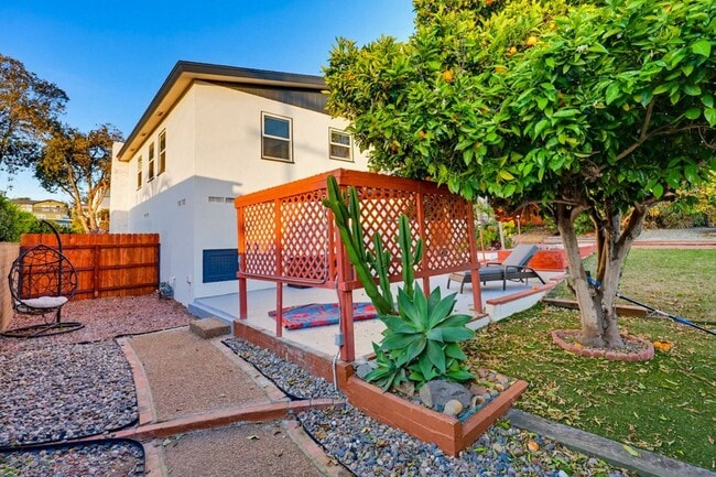 Building Photo - 3 Bedroom Home with Ocean Views in Point Loma