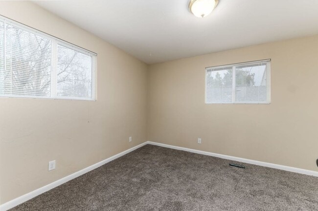 Building Photo - 3848 S 400 E