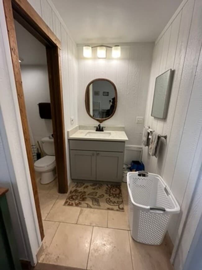 Building Photo - Winter Seasonal Lease! Sun filled, furnished and ready for you!