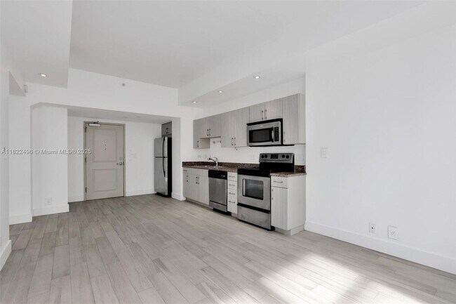 Building Photo - 111 E Flagler St