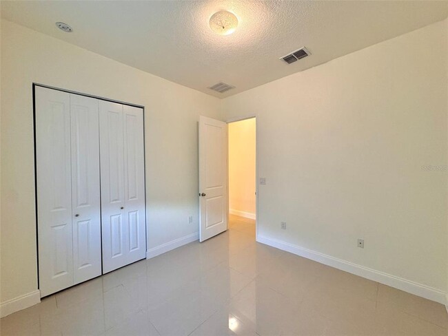 Building Photo - 8227 Vineland Oaks Blvd