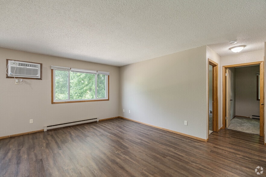 Primary Photo - Valley View Apartments