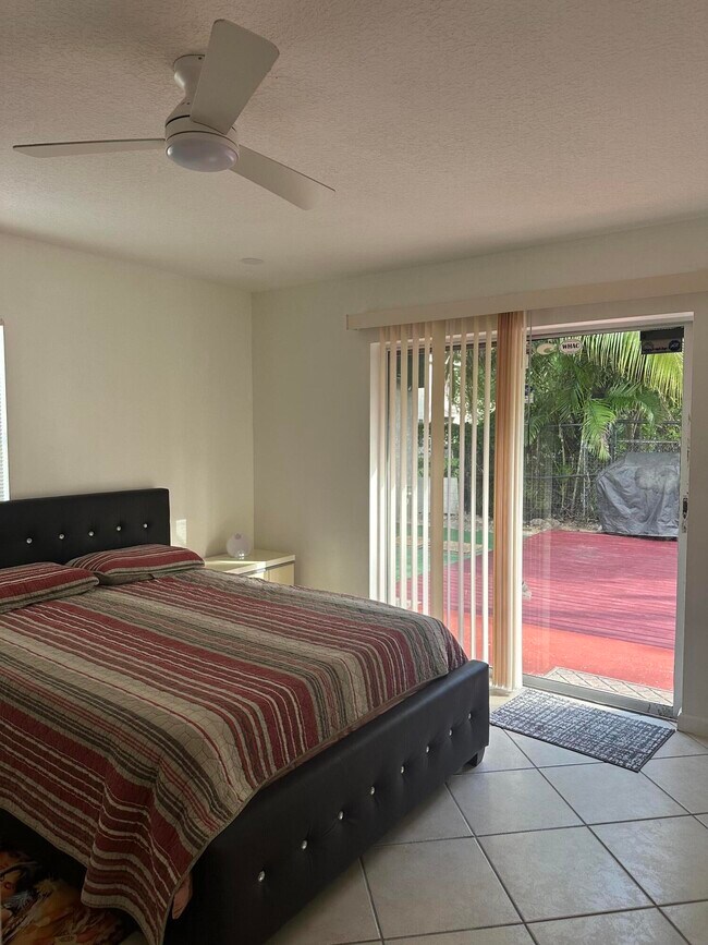 Building Photo - 4942 Dillon St