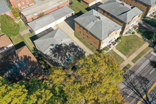 Building Photo - 7112-7114 Jamieson Ave