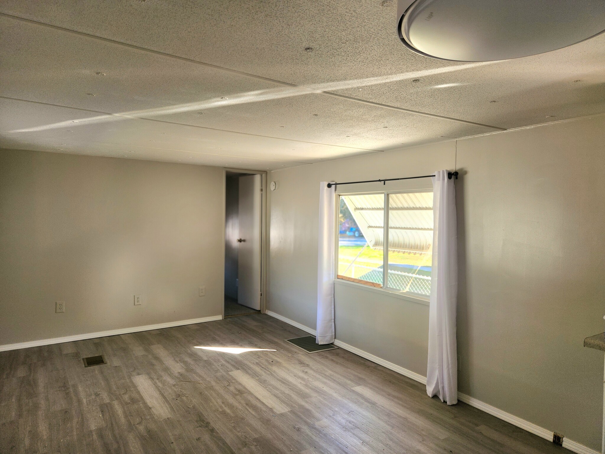 Building Photo - 922 S Sunfish Ave