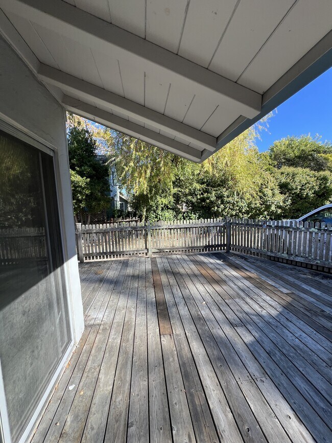 Building Photo - 115 Laurent St