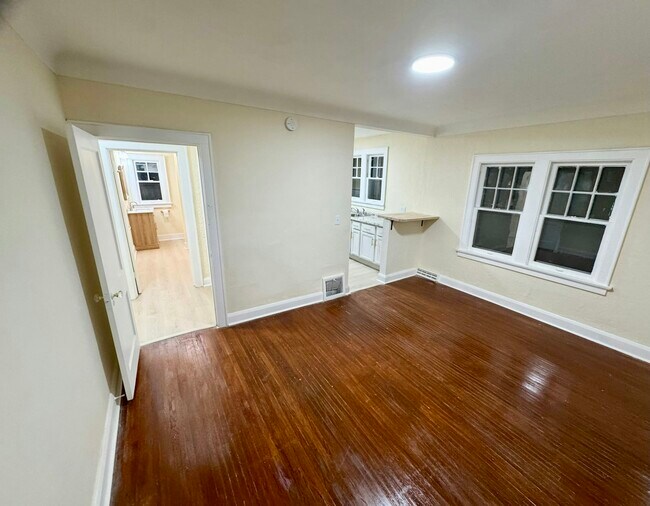 Building Photo - 1923 Freeman St