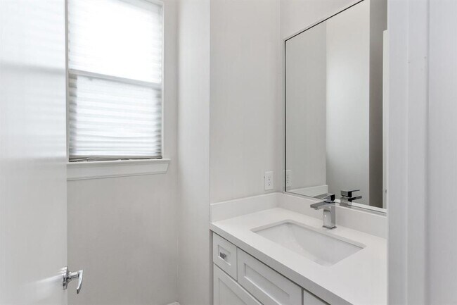 Building Photo - 348 Eado Park Cir