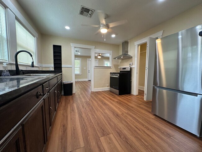 Building Photo - 210 Las Flores Ave