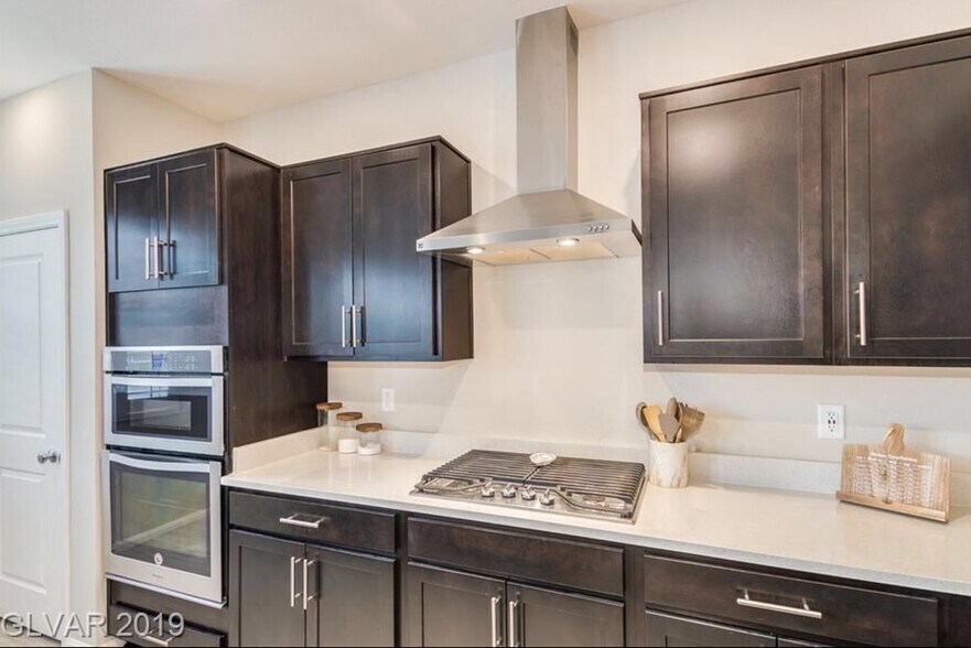Building Photo - 2883 Cabrillo Terrace St