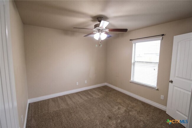 Building Photo - 1128 Pheasant Cir