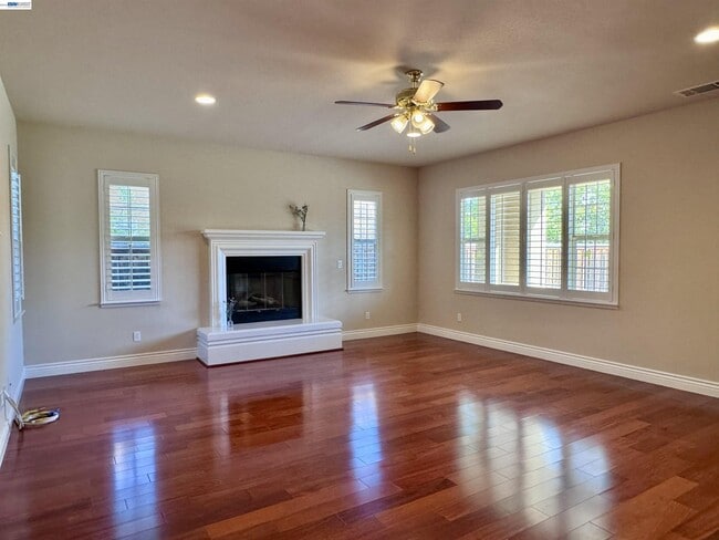 Building Photo - 7875 Kennard Ln