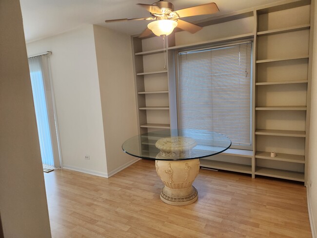 dining area - 1050 Holbrook Rd