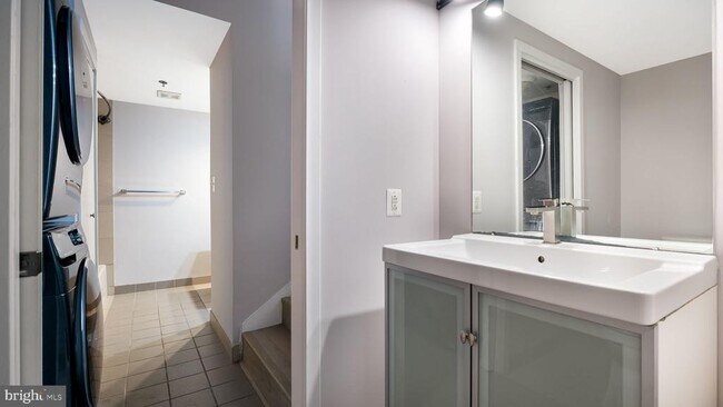 Building Photo - 444 N 4th St