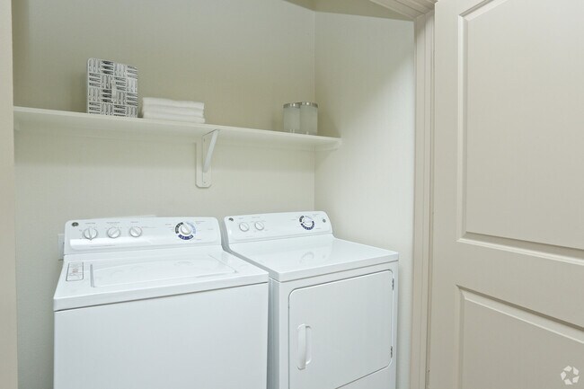 Building Photo - Only $1,314 - MIDTOWN Downtown!!