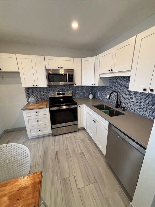 Building Photo - 4310 NW 12th Ct