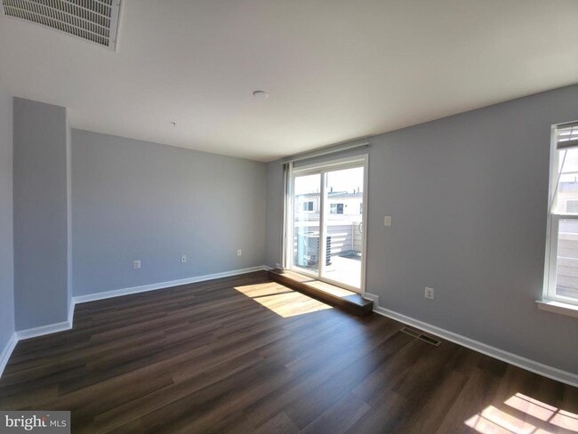 Building Photo - 5323 Smith's Cv Ln