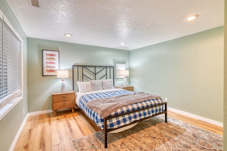 Building Photo - 69437 E Vine Maple Dr
