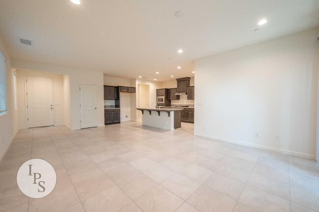 Building Photo - 1457 Las Rosas Ave