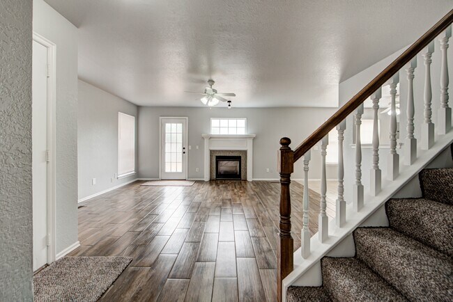 Building Photo - 917 Rambling Oaks Dr