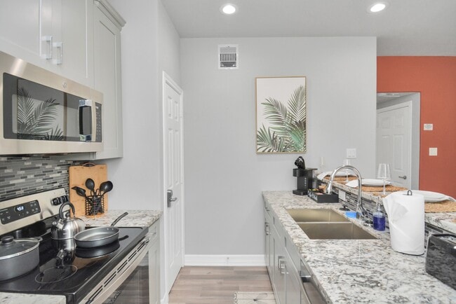 Building Photo - 7823 Gladstone St