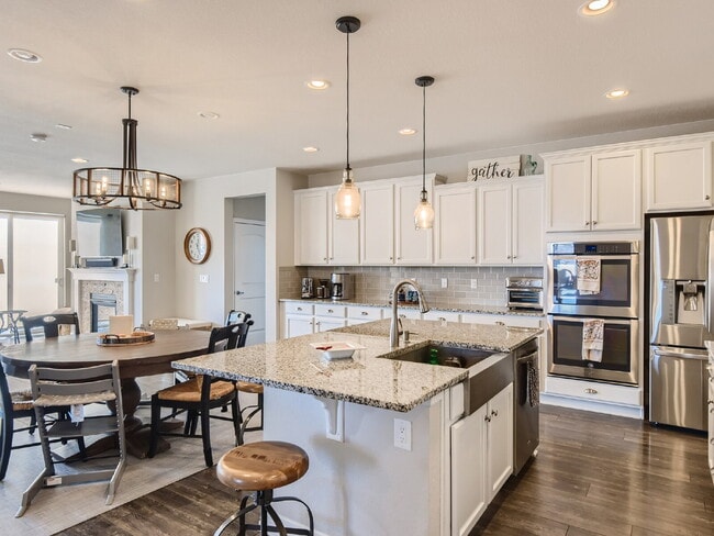 Building Photo - Castle Oaks 6 Bedroom Home With Finished Basement (Available September 7th)