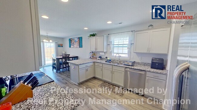 Building Photo - 4 BD/2 BA Single Story Home on Large Corner Lot w/Fenced Back Yard