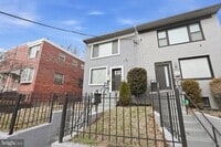 Building Photo - 1204 Trenton Pl SE