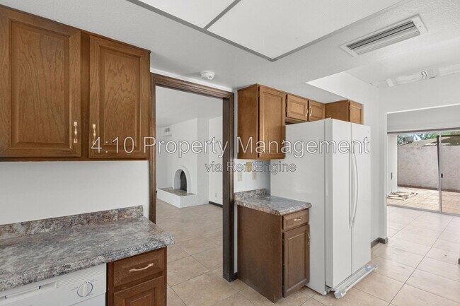 Building Photo - 2063 E Aspen Dr