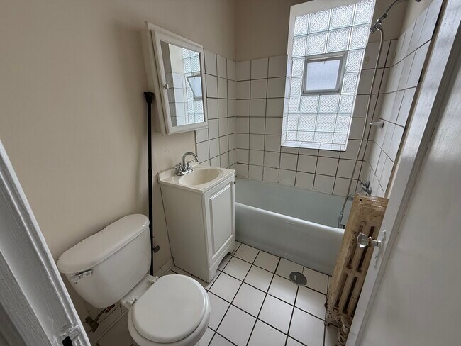 Building Photo - 2146 Gunderson Ave