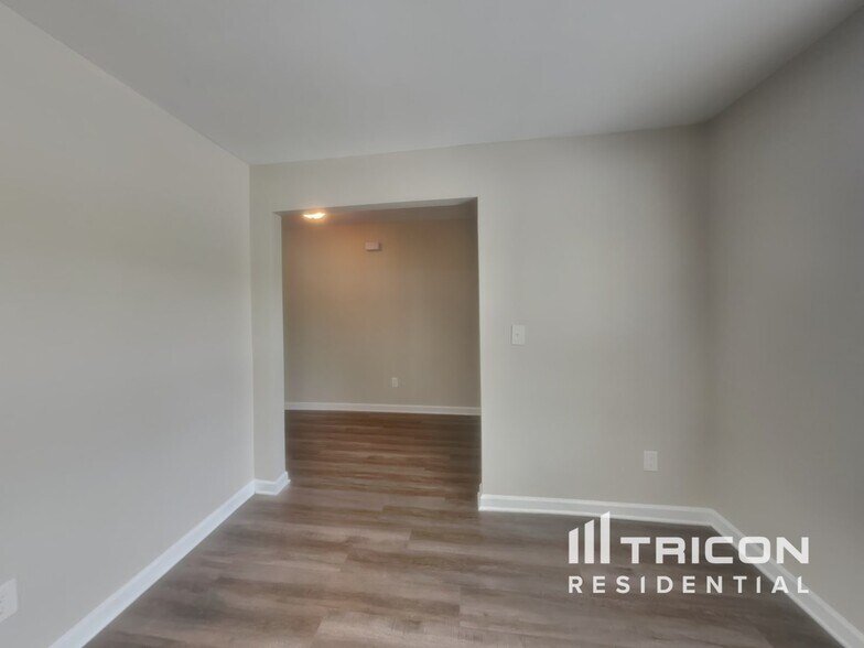 Building Photo - 325 Nutwood Trce