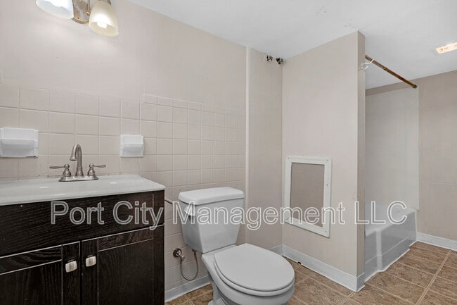 Building Photo - 438 Cornwall St