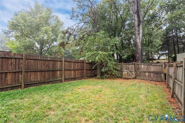 Building Photo - 2613 Chancer Dr