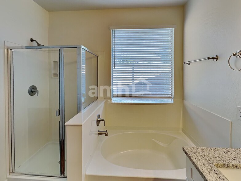 Building Photo - 2975 E Merlot St
