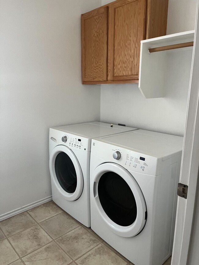 Building Photo - 2664 E Bridgecreek Dr