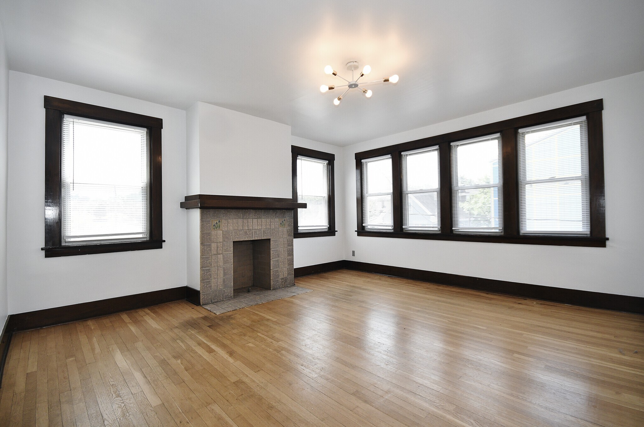 Living room - 2017 West St
