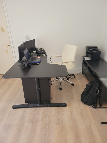 Building Photo - 570 N Tropic Ln