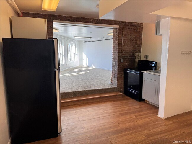 Building Photo - 175 Main St