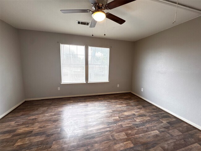 Building Photo - 2110 Turner Dr